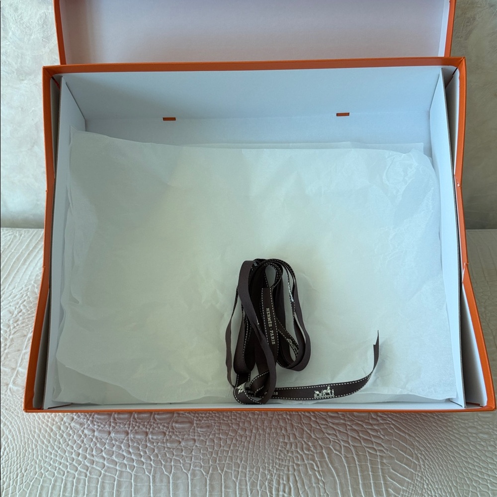 Hermes Large storage , Evelyne, Bolide, Sweater, sneakers, shoes box.like new - Picture 5 of 12